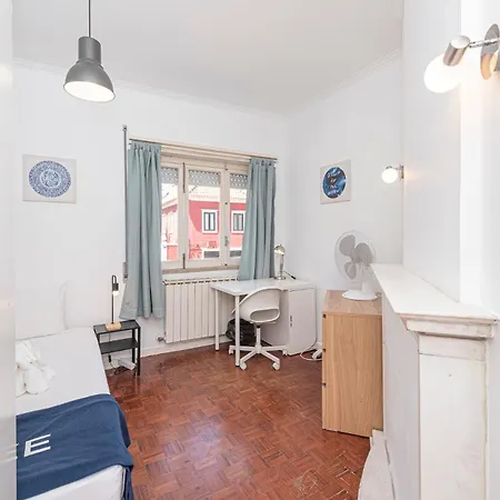 Apartment Houze Spacious Flat In Charming&historical