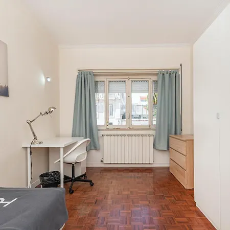 Apartment Houze Spacious Flat In Charming&historical Lissabon