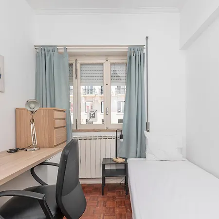 Apartment Houze Spacious Flat In Charming&historical