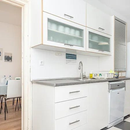 Apartment Houze Spacious Flat In Charming&historical