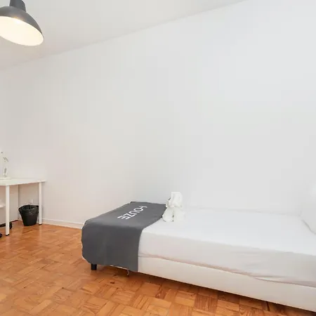 Houze Spacious Flat In Charming&historical 아파트 *