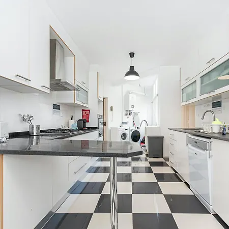 Apartment Houze Spacious Flat In Charming&historical *