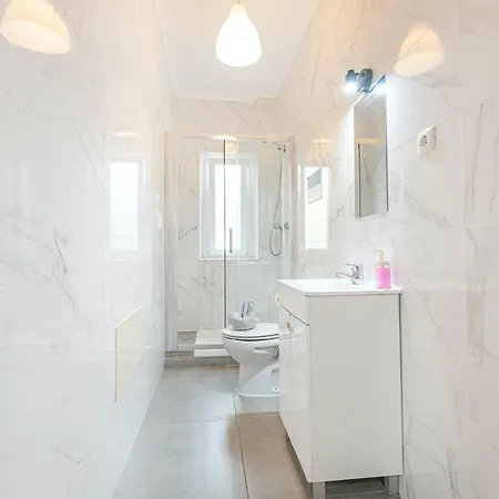 Houze Spacious Flat In Charming&historical * Lissabon