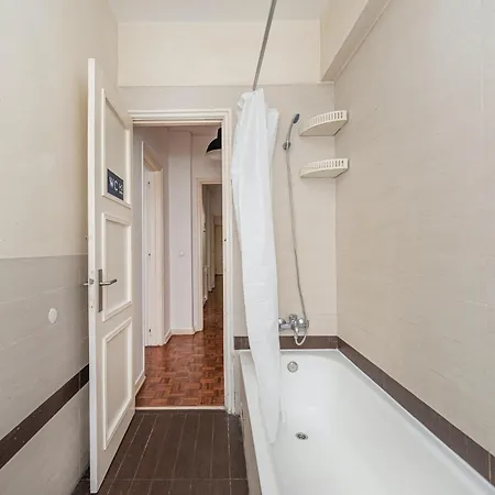 Houze Spacious Flat In Charming&historical * Lissabon
