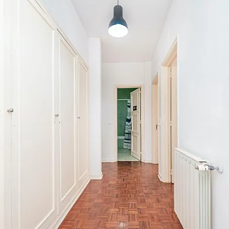 Houze Spacious Flat In Charming&historical Apartment Lissabon